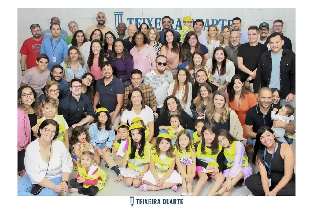 foto da equipe Teixeira Duarte no evento “Construindo Laços” em outubro de 2023